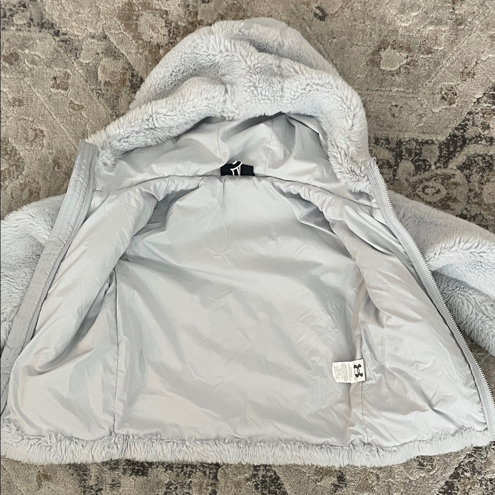 Girl’s Under Armour Light Gray Faux Fur Hooded Jacket - Picture 5 of 7